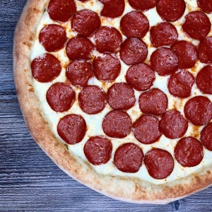 пицца Пепперони 32см на красном соусе