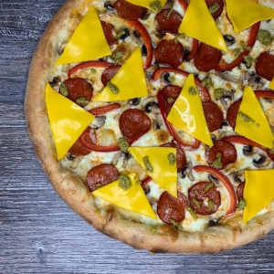 пицца По-тоскански 35см на соусе из 4 сыров